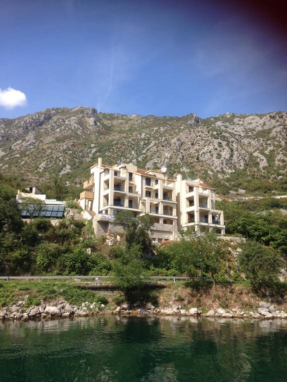 Keystone Apartments Donji Morinj Buitenkant foto